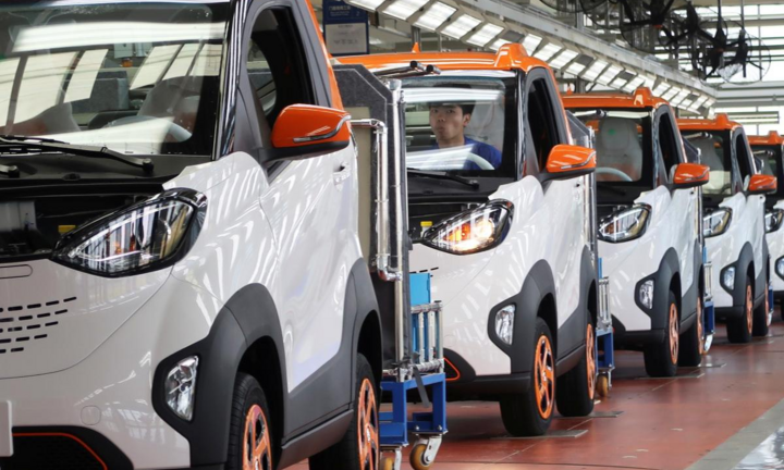 Định giá của Tesla và các công ty xe điện tăng quá nhanh