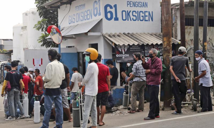 Cạn oxy cho bệnh nhân COVID-19, Indonesia xin hỗ trợ quốc tế 