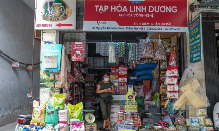 VinShop 'phủ đỏ' mọi ngõ ngách, đưa tạp hóa lên đời công nghệ