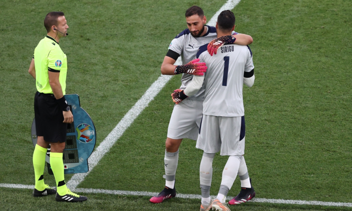 Tuyển Italy rơi nước mắt vì hành động của thủ môn dự bị