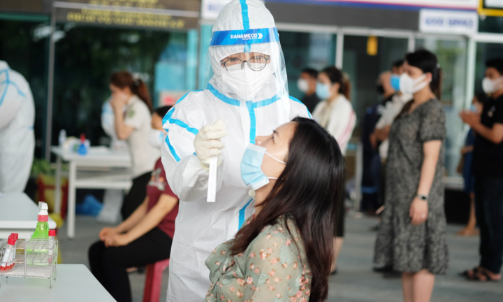 Cụ ông nhập viện cấp cứu thì phát hiện dương tính nCoV, Đà Nẵng thông báo khẩn