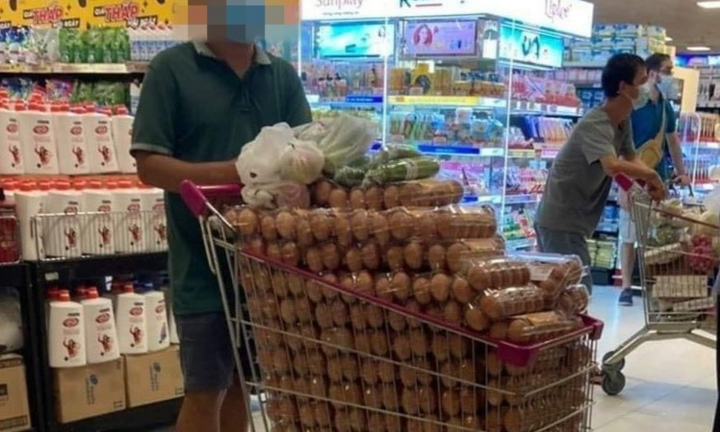 Siêu thị bác thông tin người đàn ông mua cả xe trứng