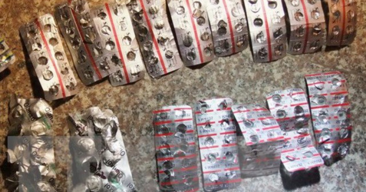 Anh chàng mua thuốc ngủ được nữ dược sĩ xin SĐT, tối đọc tin nhắn mà giật mình