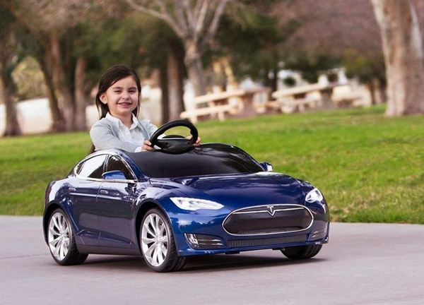 Để đầu ướt chạy ra ngoài chơi, bé gái bị liệt mặt