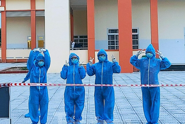 Tình nguyện viên viết thư xin tiếp tục hỗ trợ tuyến đầu chống dịch COVID-19