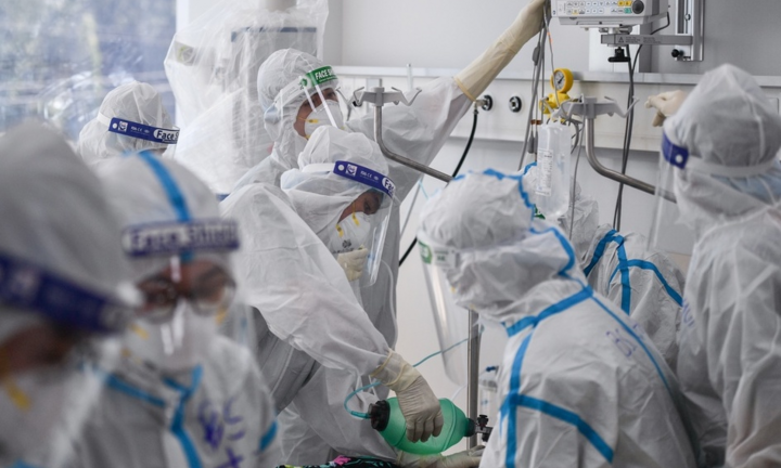 Thứ trưởng Bộ Y tế: Tỷ lệ bệnh nhân COVID-19 diễn biến nặng đang tăng