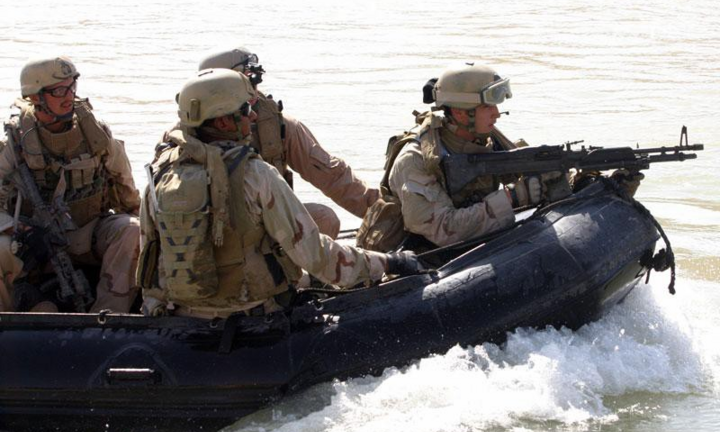 Doanh nhân Trung Quốc lên kế hoạch tinh vi mua thuyền quân sự của Mỹ