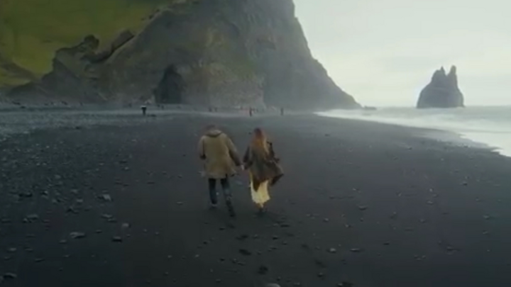 Video: Bãi biển cát đen độc đáo nhất thế giới