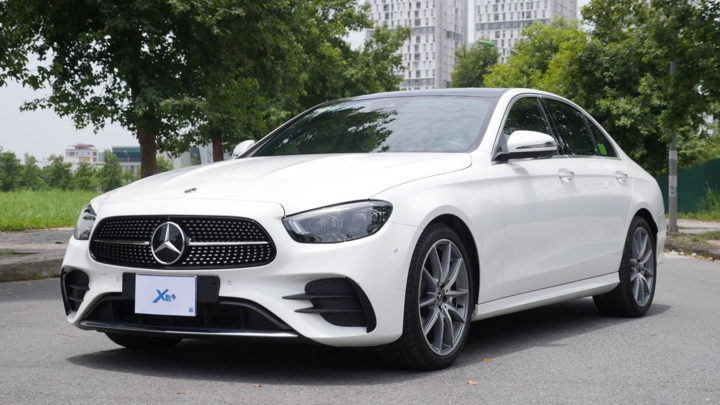 Mua Mercedes-Benz GLC và E-Class được nhận gói bảo dưỡng 2 năm