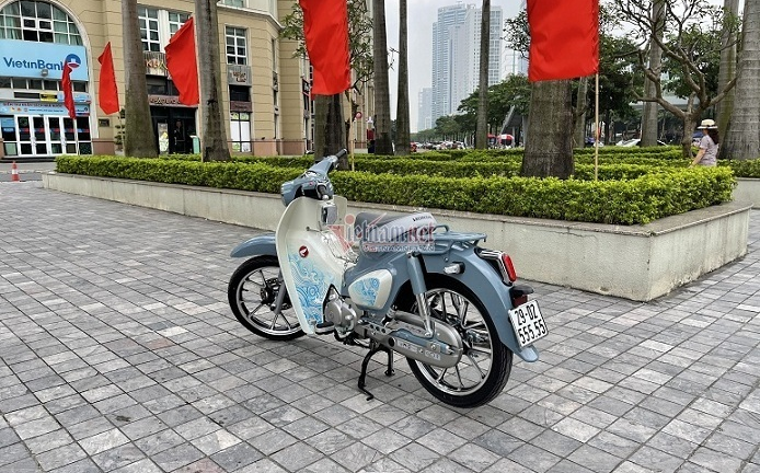 Honda Cub C125 cũ biển ngũ quý giá 400 triệu đồng tại Hà Nội