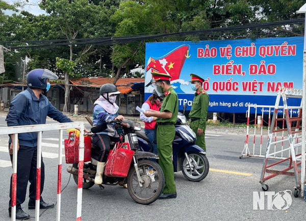 Ninh Thuận: Tạm đình chỉ Chủ tịch phường thu 10.000 đồng/giấy xác nhận ra đường