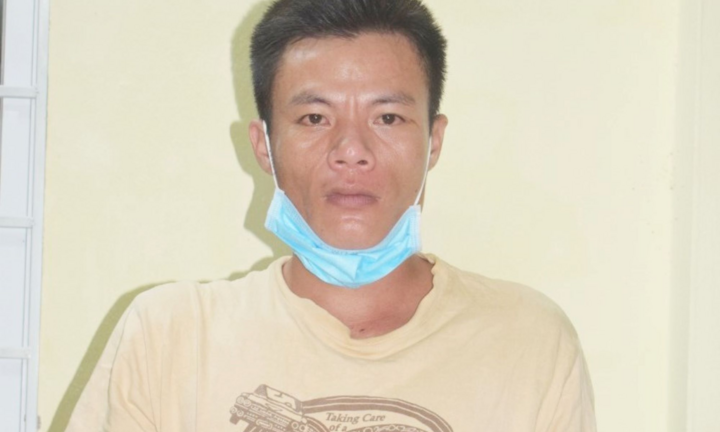 Bắt thanh niên cầm dao đuổi chém tổ chống dịch