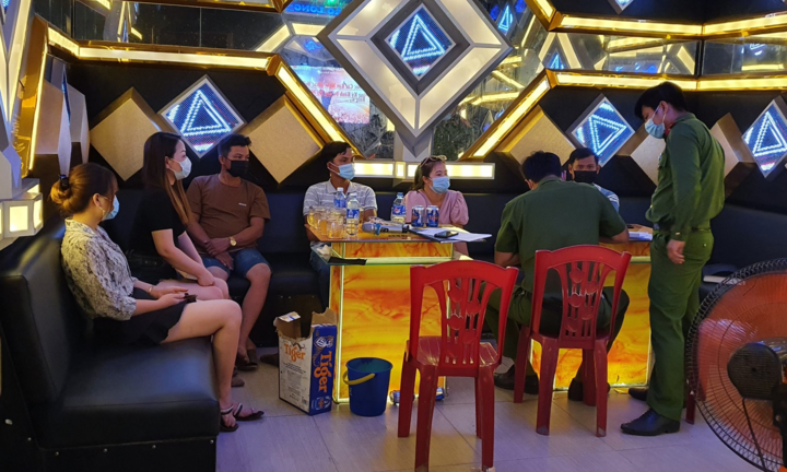 Hải Phòng kiểm điểm lãnh đạo quận, huyện để quán hát đón khách giữa mùa dịch