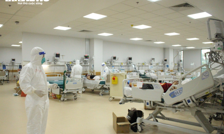 TP.HCM đề xuất Bộ Y tế chi viện thêm 5.000 bác sĩ, nhân viên y tế