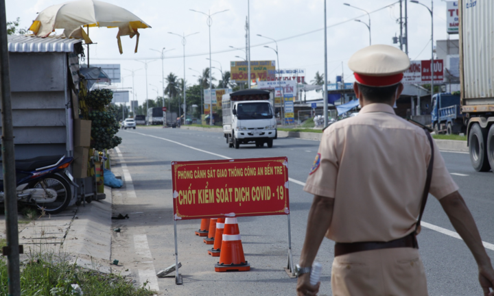 Khởi tố một người từ TP.HCM về Bến Tre khai báo gian dối, làm lây lan COVID-19