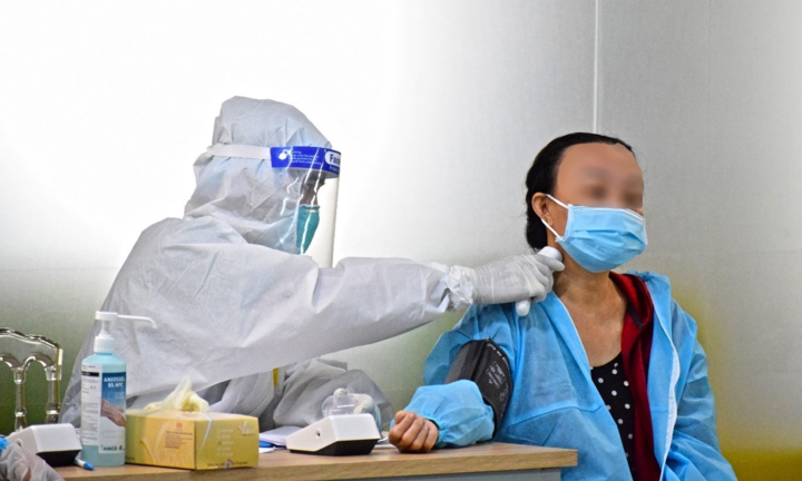 TP.HCM: Những bệnh nhân COVID-19 đầu tiên nhập viện dã chiến Thuận Kiều Plaza