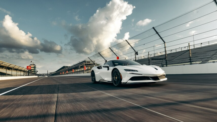 Siêu xe Ferrari SF90 thiết lập kỷ lục tăng tốc mới