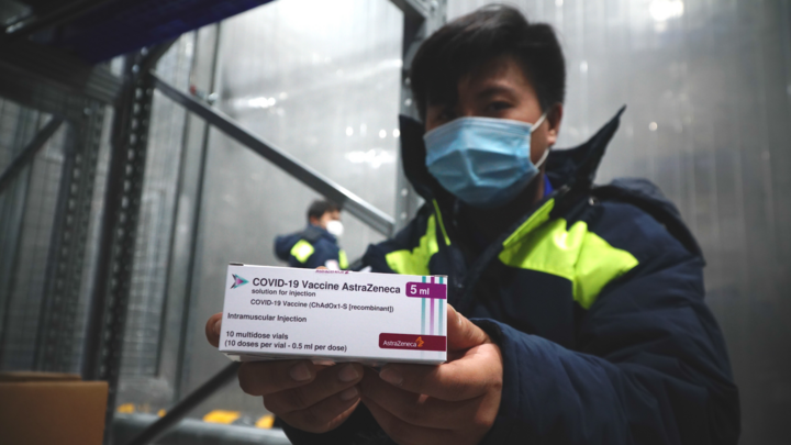 Video: Vaccine COVID-19 được bảo quản nghiêm ngặt thế nào?