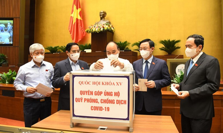 Đại biểu Quốc hội quyên góp ủng hộ Quỹ phòng, chống dịch COVID-19