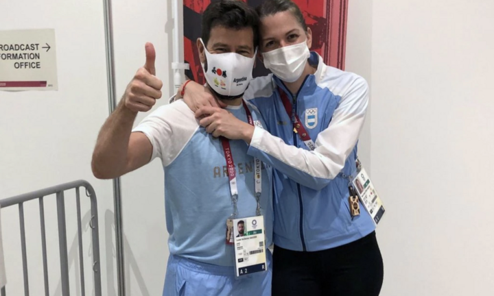 VĐV đấu kiếm Argentina được bạn trai cầu hôn sau trận đấu ở Olympic