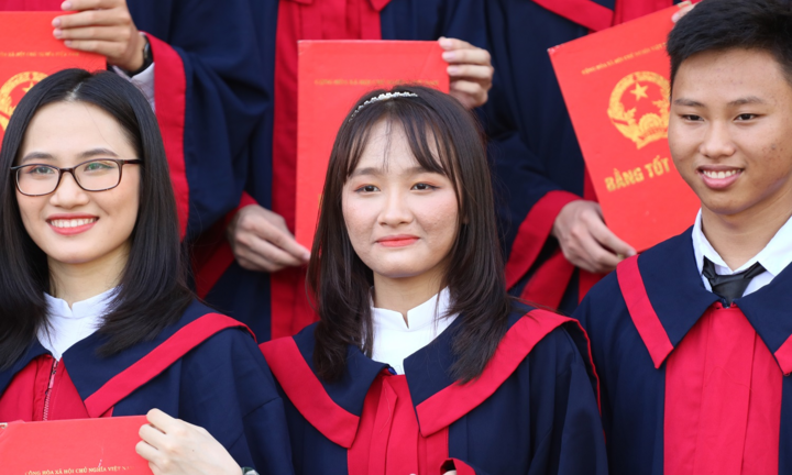 Nữ sinh Hà Tĩnh là thủ khoa toàn quốc, giành ba điểm 10 tuyệt đối