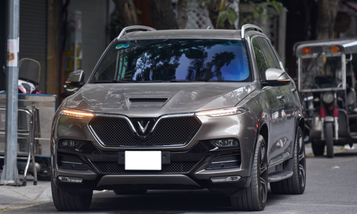 Chiêm ngưỡng loạt VinFast President màu 'cực độc' khoe sắc trên đường phố