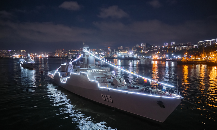 Ông Putin ca ngợi sức mạnh hải quân Nga, tàu chiến Việt Nam tạo ấn tượng lớn