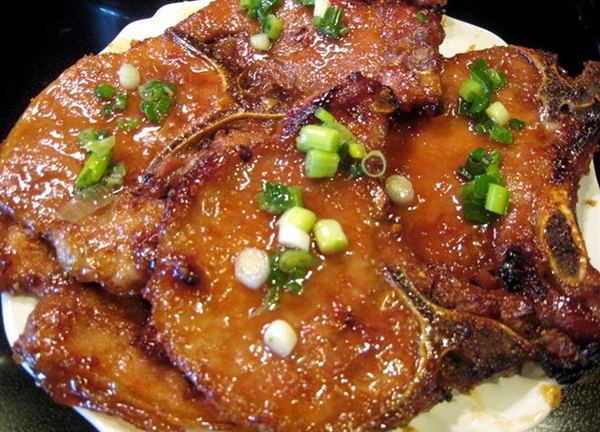 Món ngon mỗi ngày: Sườn cốt lết rim mặn ngọt