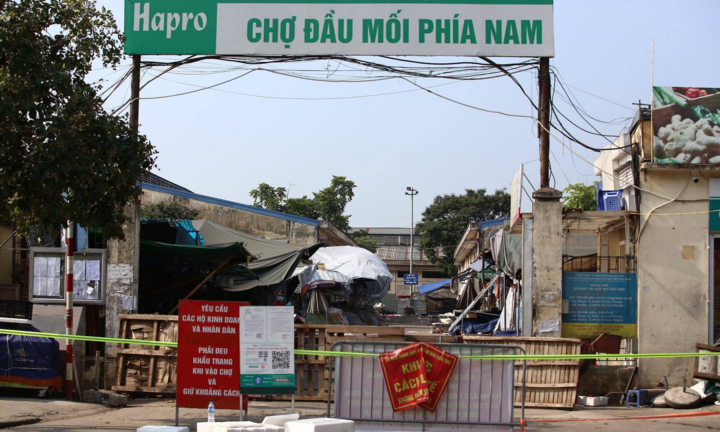 Người bán trứng nghi mắc COVID-19, Hà Nội phong tỏa chợ đầu mối phía Nam