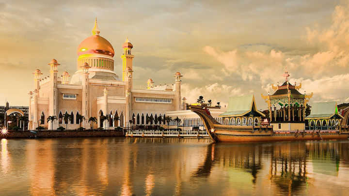 Video: Khám phá 7 cung điện lộng lẫy bậc nhất thế giới