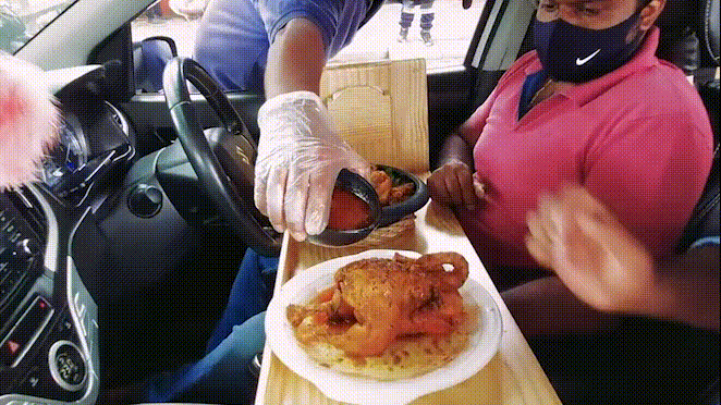 Video: Nhà hàng phục vụ đồ ăn trên xe hơi mùa dịch COVID-19