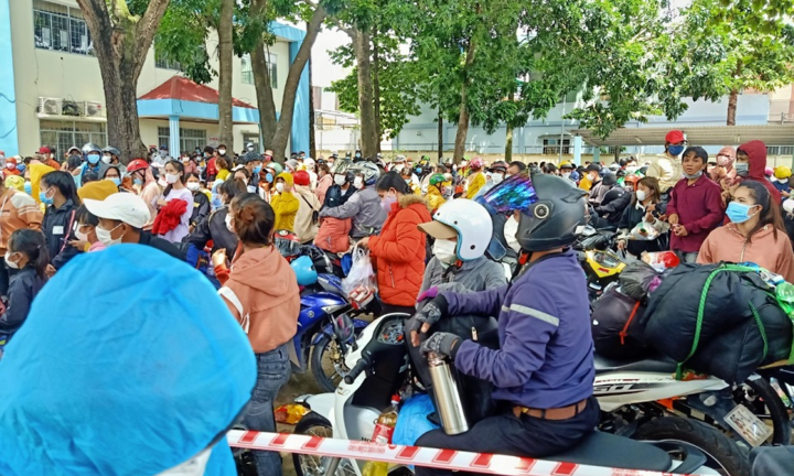 Bình Thuận đề nghị Đồng Nai tạm dừng hỗ trợ đưa công nhân về quê