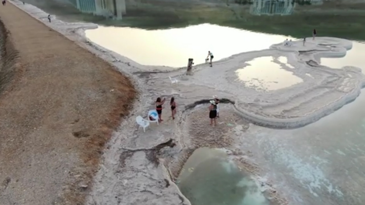 Video: Khám phá đảo muối ở giữa Biển Chết