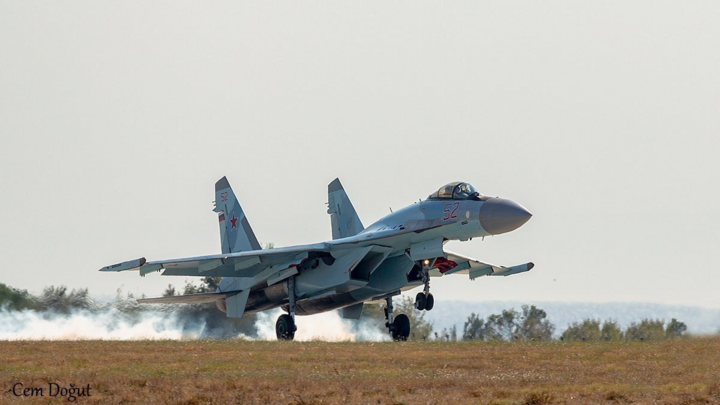 Máy bay chiến đấu Su-35S của Nga lao xuống biển 