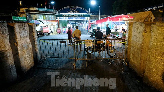 Hà Nội phong tỏa chợ Long Biên 