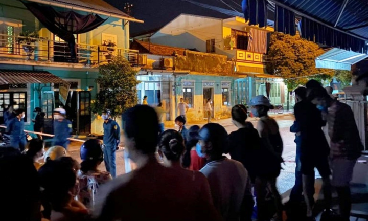 Chồng ôm chặt vợ rồi châm lửa tự thiêu vì ghen tuông