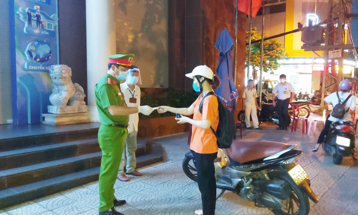 Đà Nẵng: Cấp giấy đi đường trái quy định, doanh nghiệp bị phạt 15 triệu đồng