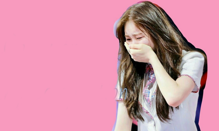 Bị vũ công khinh thường, nữ ca sĩ bật khóc nức nở