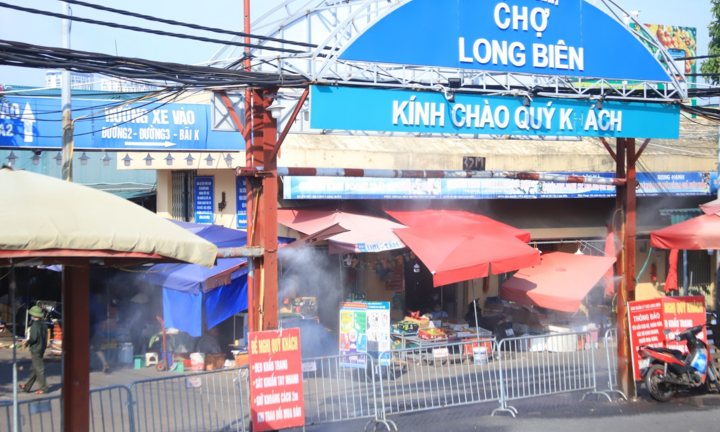Hà Nội phong toả chợ đầu mối Long Biên 