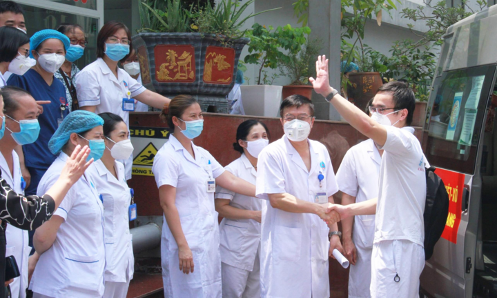 Y bác sĩ Bệnh viện Hữu Nghị chi viện Tiền Giang chống dịch