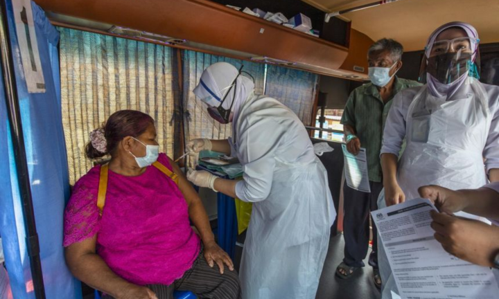 Malaysia lần đầu ghi nhận số ca COVID-19 trong ngày vượt 20.000 