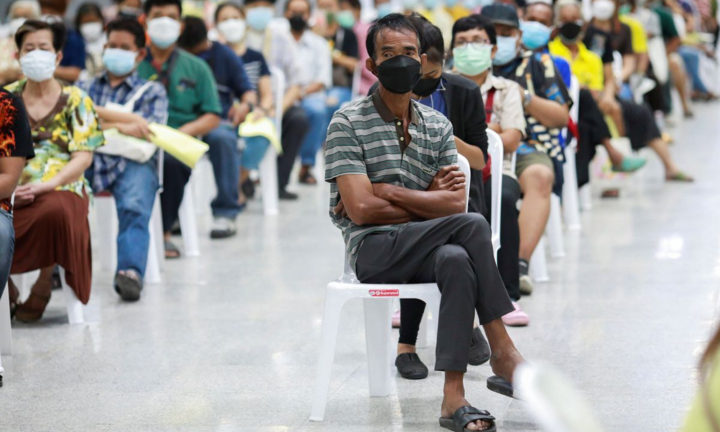 Kỷ lục 20.000 ca COVID-19/ngày ở Thái Lan, Indonesia vượt mốc 100.000 người chết