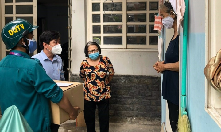 TP.HCM phê duyệt gói hơn 900 tỷ đồng hỗ trợ người gặp khó khăn do COVID-19