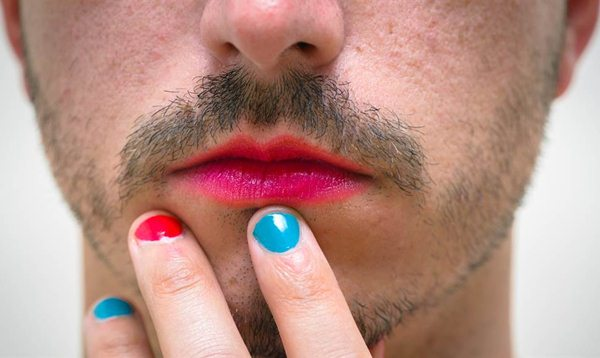 Anh chàng giả gái thi đại học hộ người yêu nhận cái kết đắng