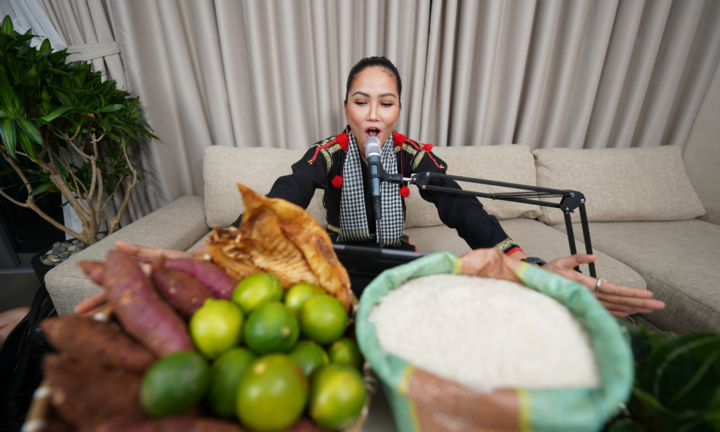 H'Hen Niê chốt được 1.200 đơn hàng khoai lang, chanh sau một buổi livestream