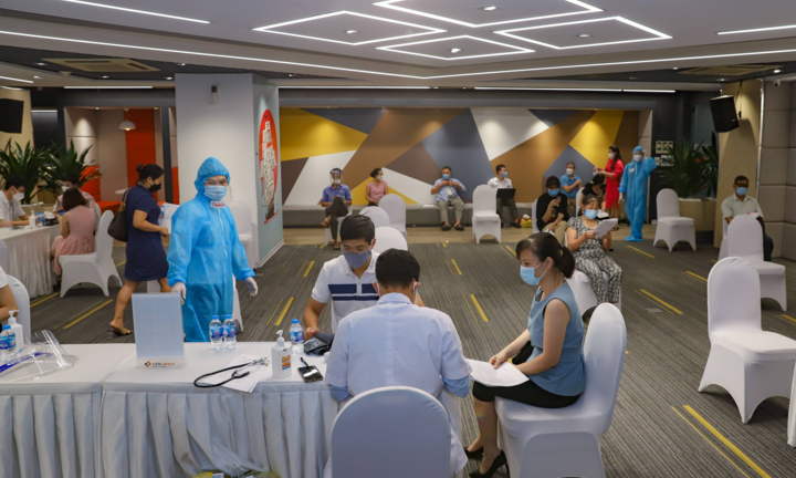 Cen Sài Gòn trao tặng Bình Dương thiết bị y tế trị giá 2 tỷ đồng