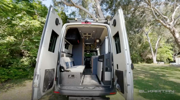 Video: Mercedes-Benz Sprinter được độ thành nhà di động