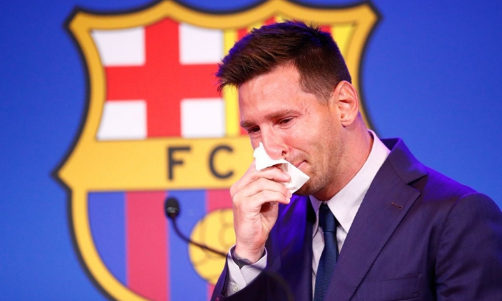 Messi khóc nức nở trong lễ chia tay, hứa trở lại Barca trong tương lai 