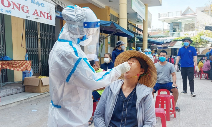 Đà Nẵng cảnh cáo, giáng chức Phó chánh Văn phòng Đoàn ĐBQH tát nữ nhân viên y tế