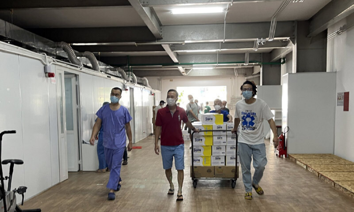 Vinamilk trao tặng 2.000 sữa Sure Prevent Gold cho bệnh nhân COVID-19 nặng